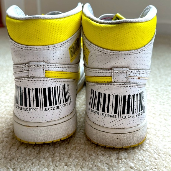 Nike Air Jordan One First Flight - Picture 5 of 7